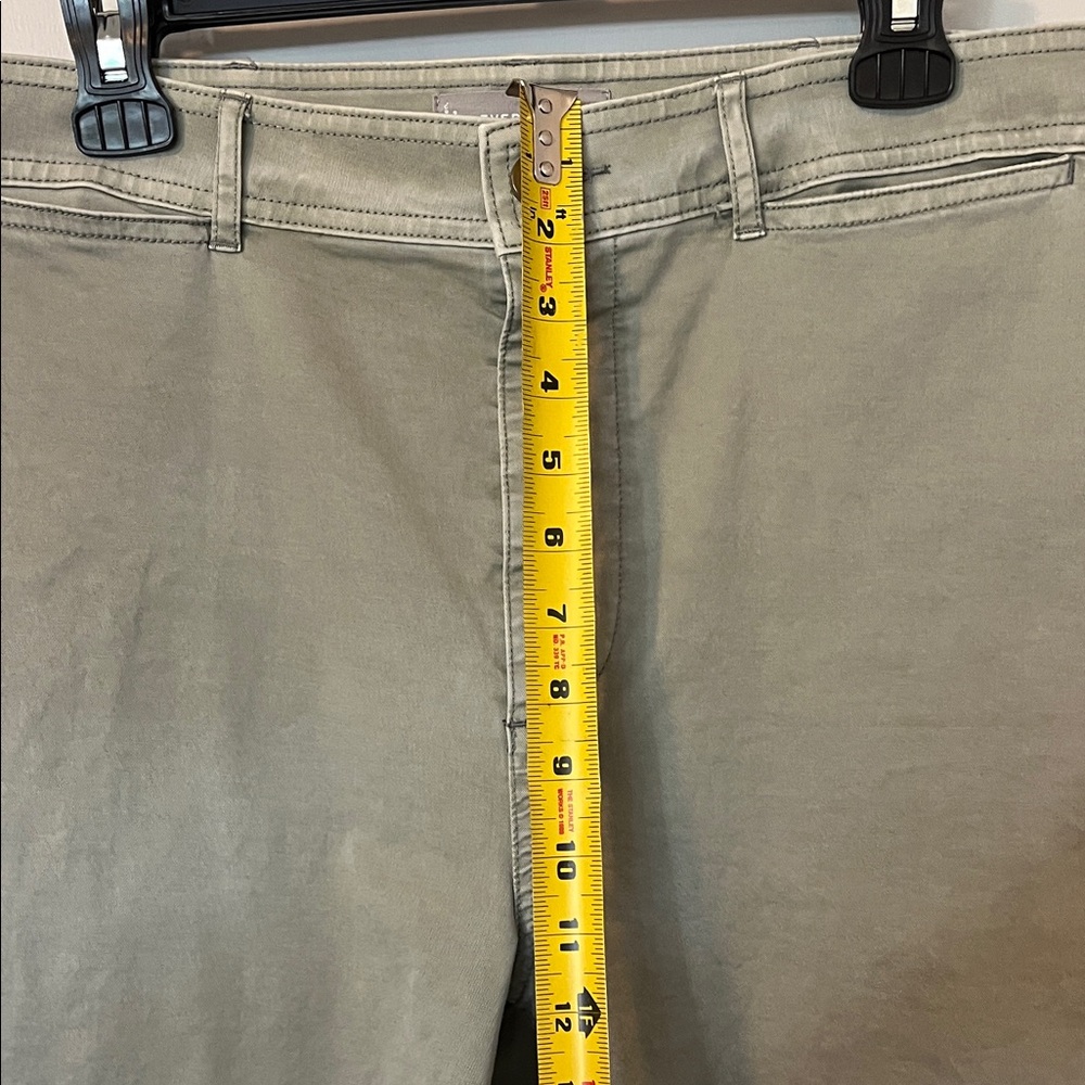 Everlane Wide-Leg Trousers in Light Celery Green - Picture 8 of 10